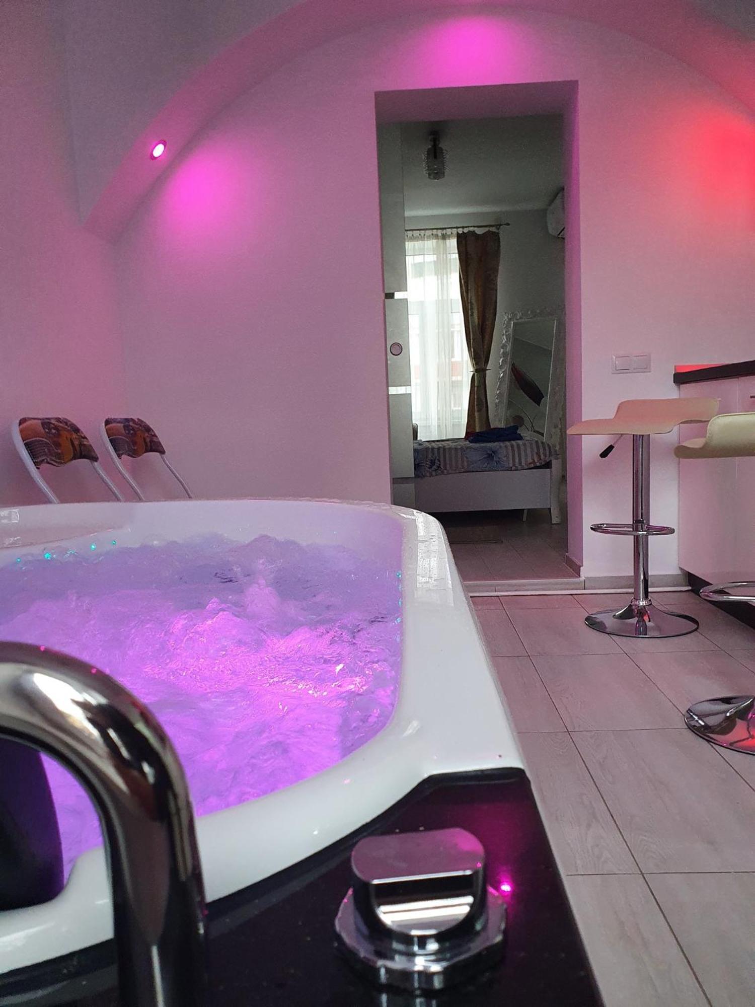 Appartement White House & Jacuzzi à Sibiu Extérieur photo